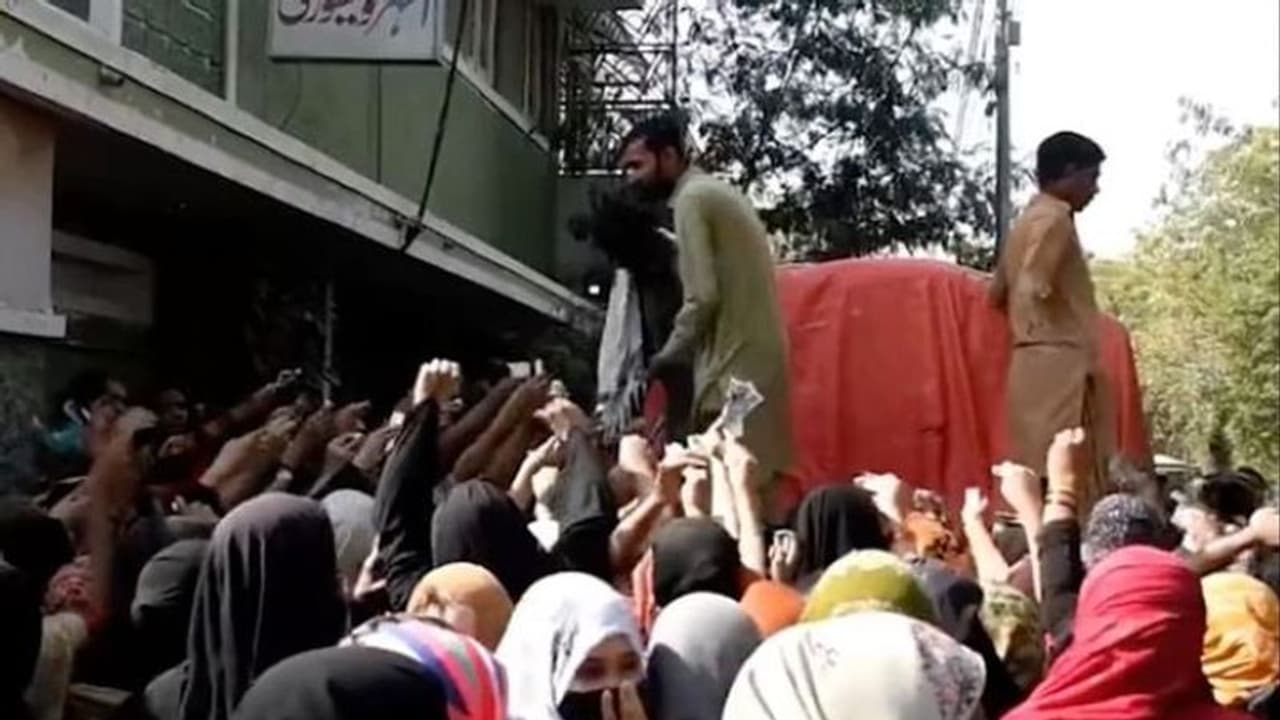 ശ്രീലങ്കയുടെ വഴിയേ പാകിസ്ഥാനും; റോക്കറ്റുപോലെ പണപ്പെരുപ്പം, ഗോതമ്പിനും ക്ഷാമം ശ്രീലങ്കയുടെ വഴിയേ പാകിസ്ഥാനും; റോക്കറ്റുപോലെ പണപ്പെരുപ്പം, ഗോതമ്പിനും ക്ഷാമം