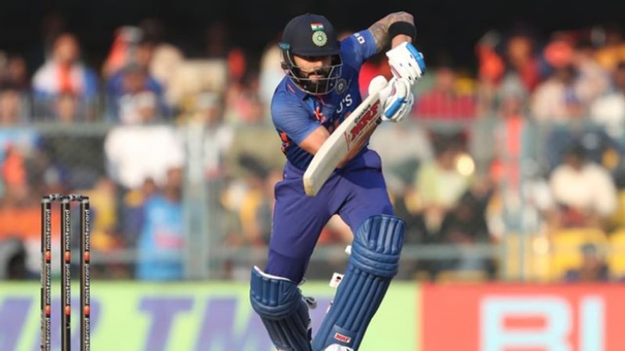 కోహ్లీ సెంచరీ.. రోహిత్, గిల్ సూపర్ షో.. లంక ఎదుట భారీ టార్గెట్ కోహ్లీ సెంచరీ.. రోహిత్, గిల్ సూపర్ షో.. లంక ఎదుట భారీ టార్గెట్