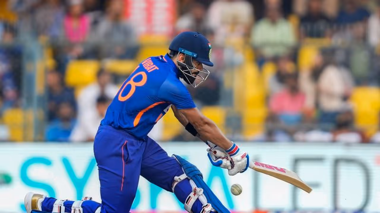 ശ്രീലങ്കയ്ക്കെതിരായ സെഞ്ചുറി; സച്ചിന്റെ രണ്ട് റെക്കോര്ഡുകള്ക്കൊപ്പം വിരാട് കോലി ശ്രീലങ്കയ്ക്കെതിരായ സെഞ്ചുറി; സച്ചിന്റെ രണ്ട് റെക്കോര്ഡുകള്ക്കൊപ്പം വിരാട് കോലി