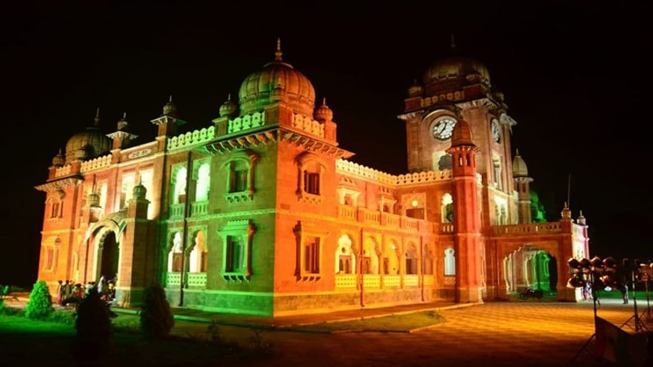 आखिरकार इंदौर में ही क्यों कराया गया प्रवासी भारतीय सम्मलेन, क्यों यहीं बुलाए गए NRI जानें पांच बड़े कारण 