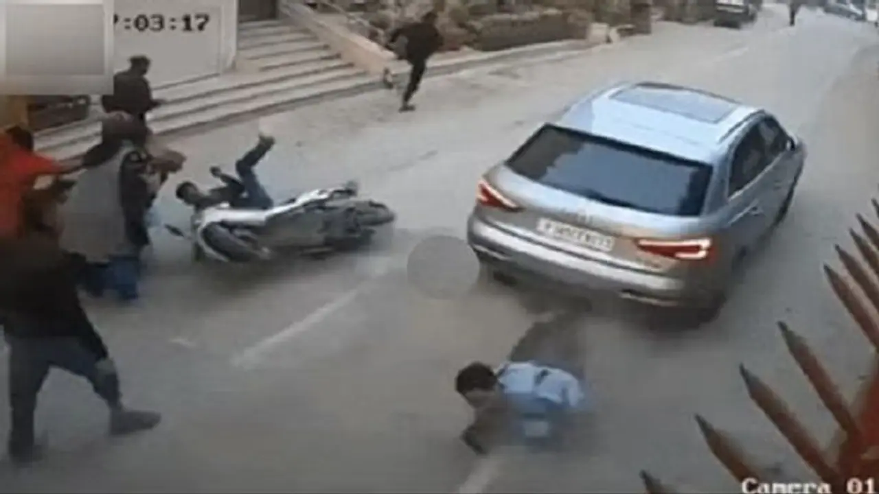  ಬೈಕ್‌ಗೆ ಡಿಕ್ಕಿ ಹೊಡೆದು ಸ್ಪೋರ್ಟ್ಸ್ ಕಾರು ಪರಾರಿ: 20 ಅಡಿ ಎತ್ತರಕ್ಕೆ ಹಾರಿ ಬಿದ್ದ ಬೌನ್ಸರ್ ತಾರಕ್‌ ರಾಮ್ ಸಾವು