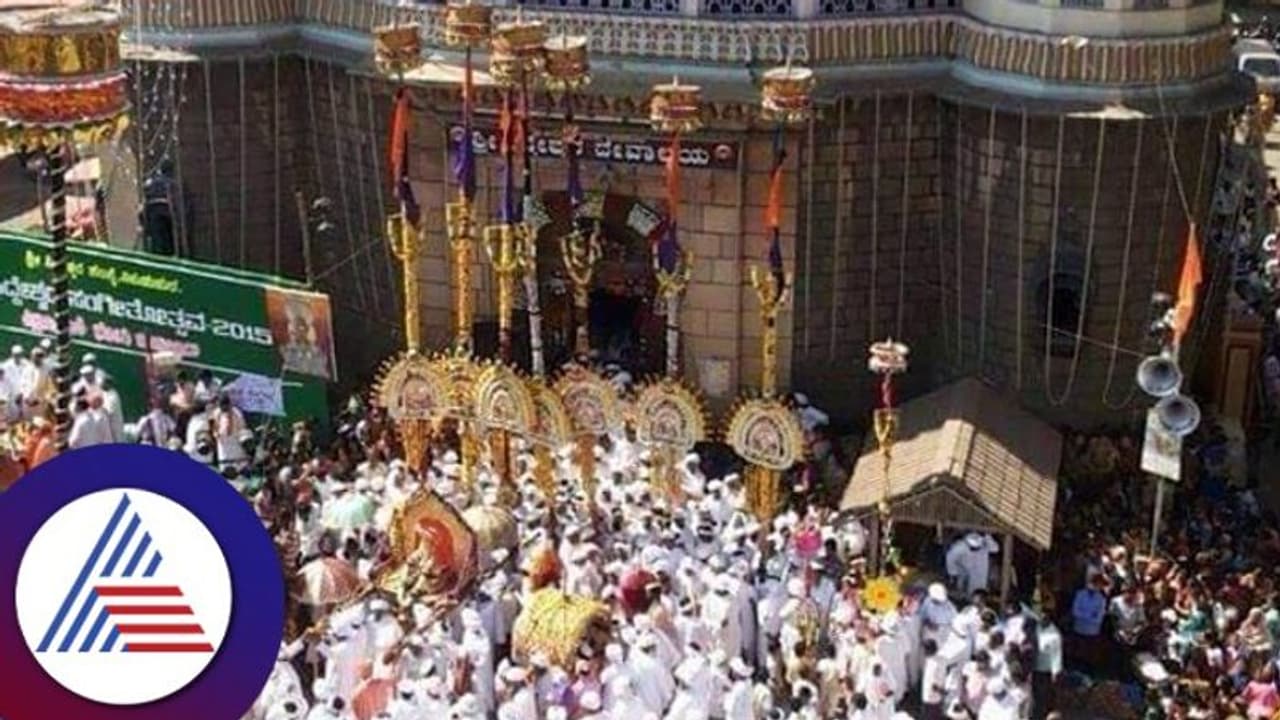 ವಿಜಯಪುರ ಸಿದ್ದರಾಮೇಶ್ವರ ಜಾತ್ರೆ, ಮದುವೆಗಾಗಿ ಮುಗಿಬಿದ್ದು ಬಾಸಿಂಗ ಕಟ್ತಾರೆ ಯುವಕ ಯುವತಿಯರು! ವಿಜಯಪುರ ಸಿದ್ದರಾಮೇಶ್ವರ ಜಾತ್ರೆ, ಮದುವೆಗಾಗಿ ಮುಗಿಬಿದ್ದು ಬಾಸಿಂಗ ಕಟ್ತಾರೆ ಯುವಕ ಯುವತಿಯರು!