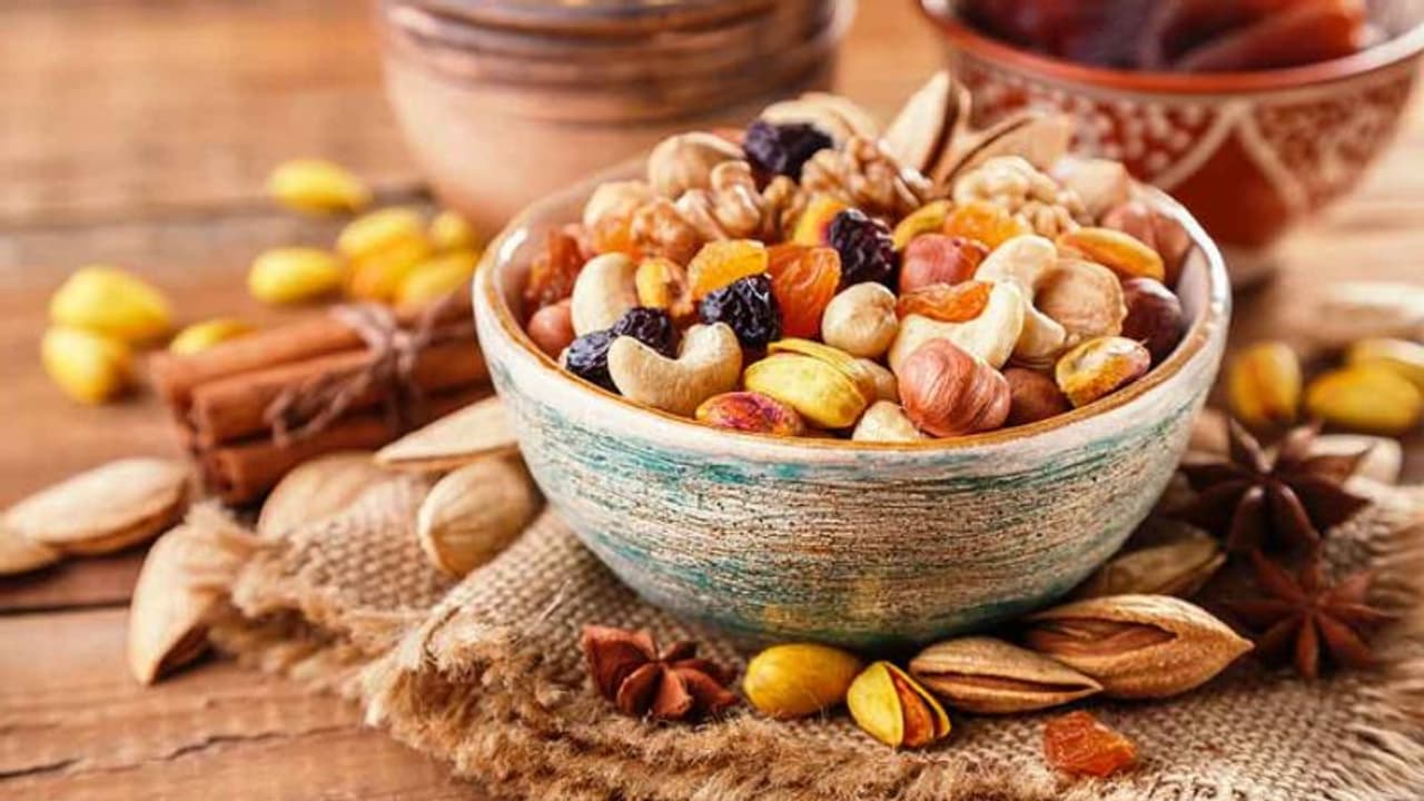 തണുപ്പുകാലത്ത് ഡയറ്റില്‍ ഉള്‍പ്പെടുത്താം നട്സ്; അറിയാം ഗുണങ്ങള്‍... 