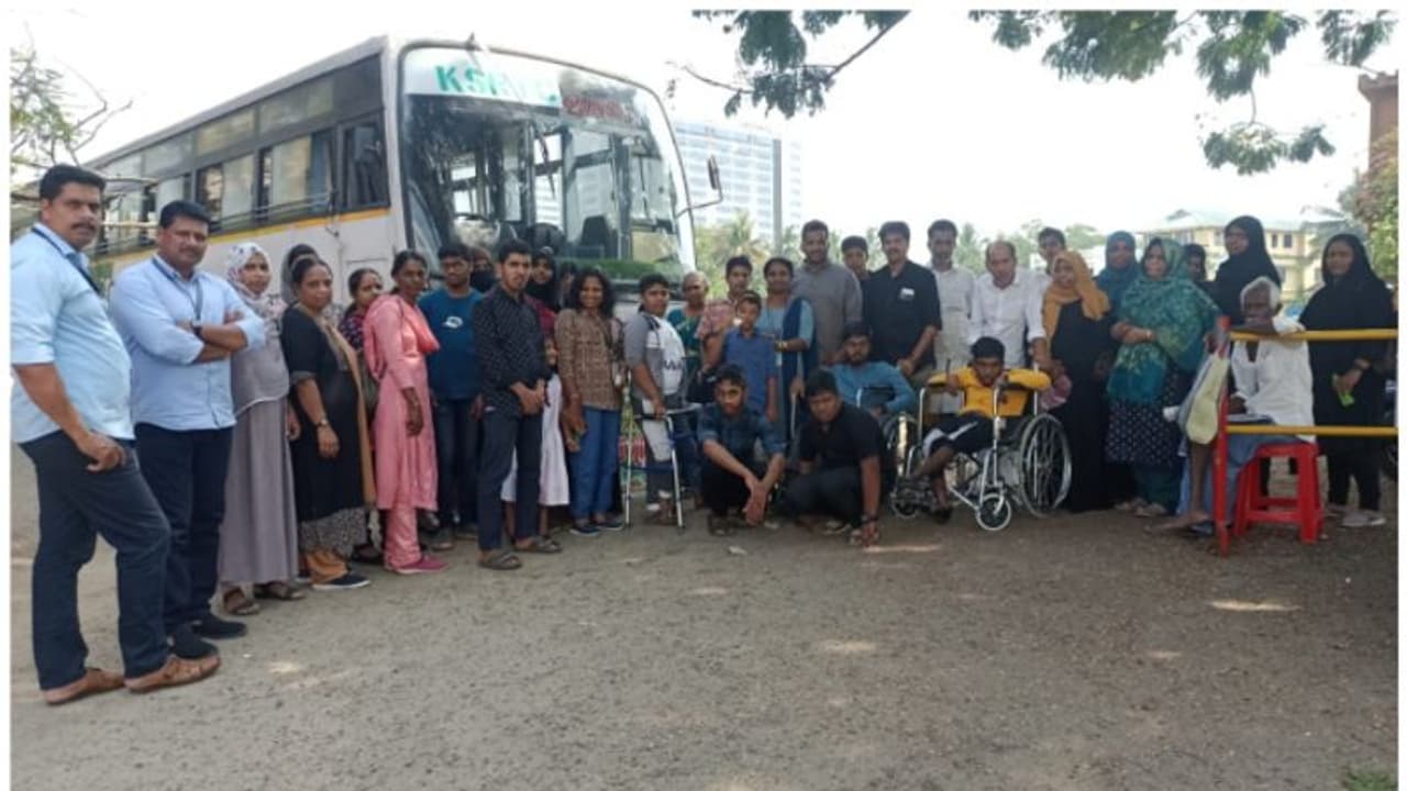 ഭിന്നശേഷികാർക്കായി വേറിട്ട യാത്രയൊരുക്കി ബഡ്ജറ്റ് ടൂറിസം സെൽ ഭിന്നശേഷികാർക്കായി വേറിട്ട യാത്രയൊരുക്കി ബഡ്ജറ്റ് ടൂറിസം സെൽ