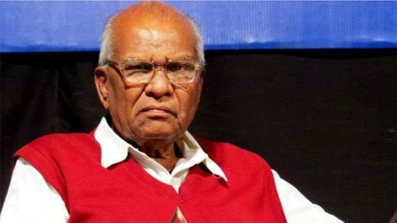 वामपंथी नेता गोविंद पानसरे के मर्डर के 8 साल बाद 10 आरोपियों के खिलाफ चार्जशीट पेश, पर वजह अब तक रहस्य वामपंथी नेता गोविंद पानसरे के मर्डर के 8 साल बाद 10 आरोपियों के खिलाफ चार्जशीट पेश, पर वजह अब तक रहस्य