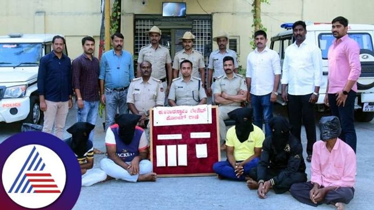 ಬೆಂಗಳೂರು: ಕೈ ಕಾಲು ಕಟ್ಟಿ ದರೋಡೆ: ಮನೆಗೆಲಸದವಳ ಅಪ್ಪ ಅಣ್ಣ ಅರೆಸ್ಟ್ ಬೆಂಗಳೂರು: ಕೈ ಕಾಲು ಕಟ್ಟಿ ದರೋಡೆ: ಮನೆಗೆಲಸದವಳ ಅಪ್ಪ ಅಣ್ಣ ಅರೆಸ್ಟ್