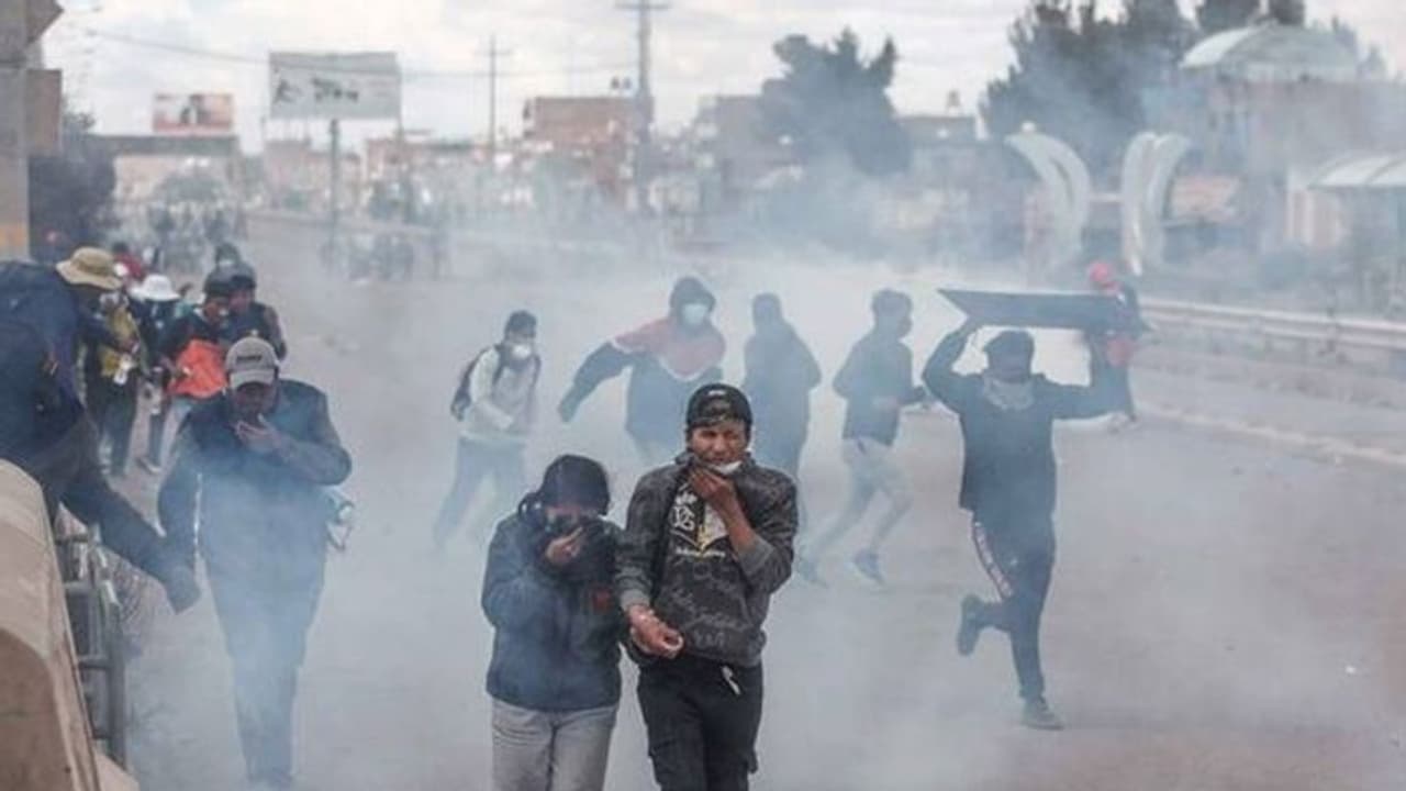 पेरू में मौजूदा और पूर्व राष्ट्रपति के बीच ठनी, राजनीति हिंसा में 18 से अधिक लोगों की मौत, पढ़िए 10 बड़ी वजहें पेरू में मौजूदा और पूर्व राष्ट्रपति के बीच ठनी, राजनीति हिंसा में 18 से अधिक लोगों की मौत, पढ़िए 10 बड़ी वजहें