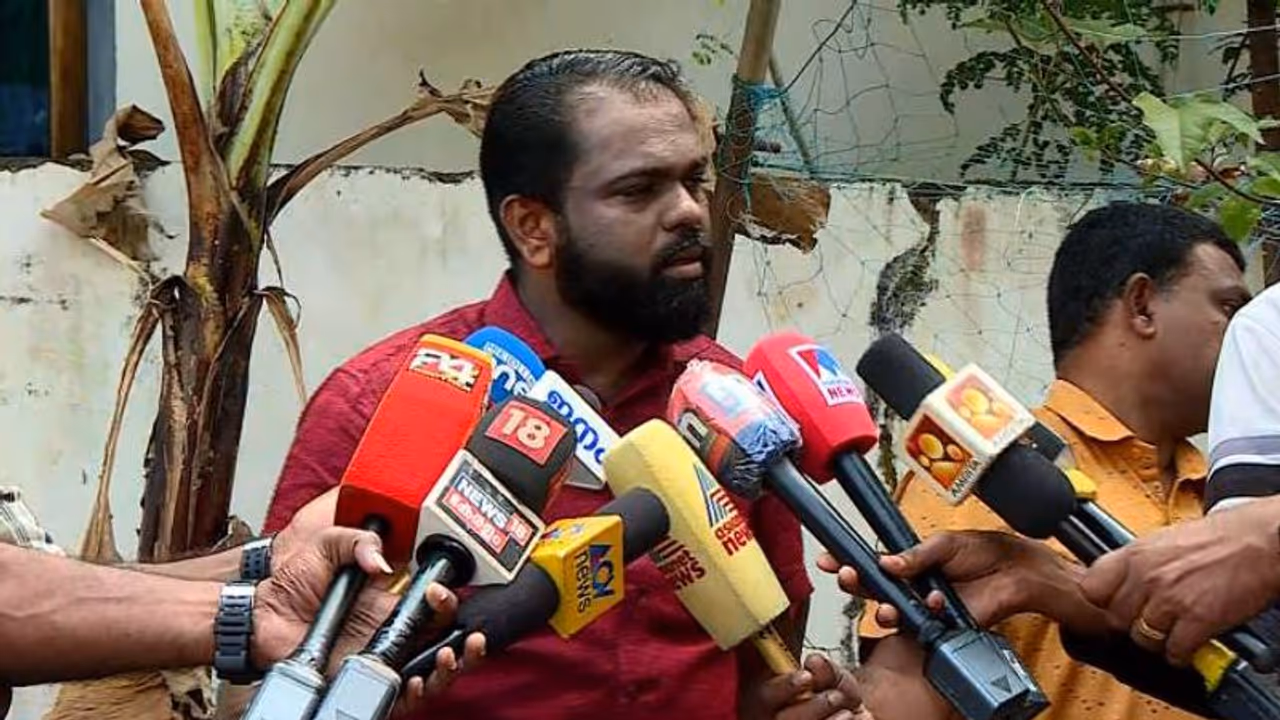 ലഹരി കടത്തിൽ ഷാനവാസിനെതിരെ ഇഡിക്ക് പരാതി നൽകി സിപിഎം പ്രവര്ത്തകർ, 'സാമ്പത്തിക ഇടപാടുകള് അന്വേഷിക്കണം' ലഹരി കടത്തിൽ ഷാനവാസിനെതിരെ ഇഡിക്ക് പരാതി നൽകി സിപിഎം പ്രവര്ത്തകർ, 'സാമ്പത്തിക ഇടപാടുകള് അന്വേഷിക്കണം'