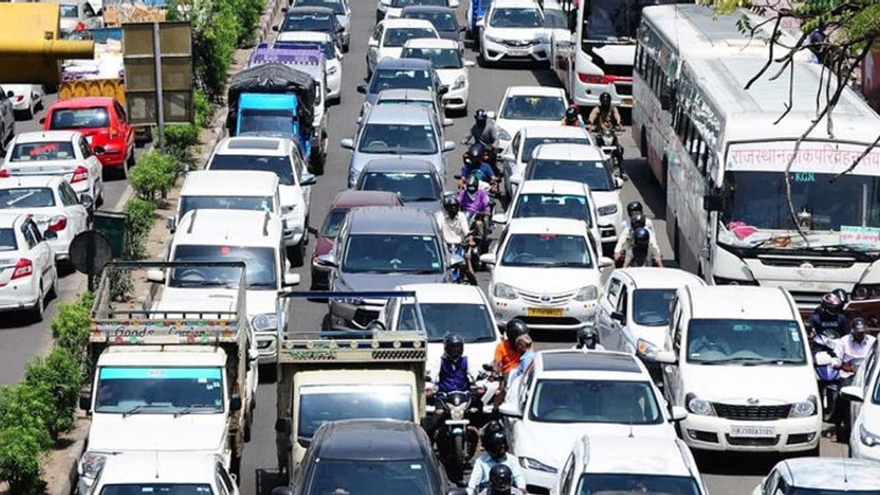 जयपुर में आज से तीन दिन बेहद जरुरी हों तो ही घर से बाहर निकलें... नहीं तो उठानी होगी परेशानी जयपुर में आज से तीन दिन बेहद जरुरी हों तो ही घर से बाहर निकलें... नहीं तो उठानी होगी परेशानी