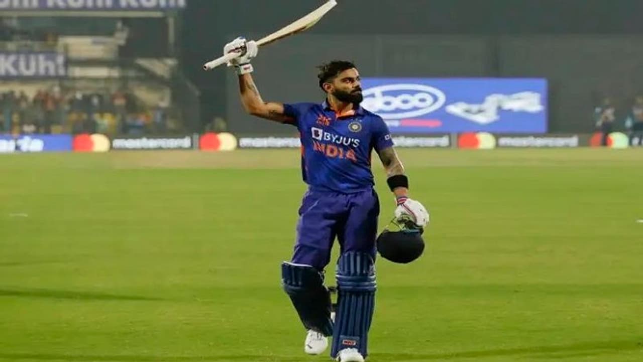 புத்தாண்டை சிறப்பாக தொடங்கிய கோலியை பாராட்டிய சிராஜ், சகால்! புத்தாண்டை சிறப்பாக தொடங்கிய கோலியை பாராட்டிய சிராஜ், சகால்!