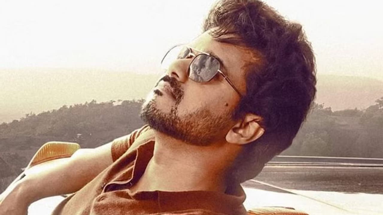 ആഘോഷിക്കാൻ വിജയ്‍യുടെ ഒരു കുടുംബ ചിത്രം, 'വാരിസ്' റിവ്യു