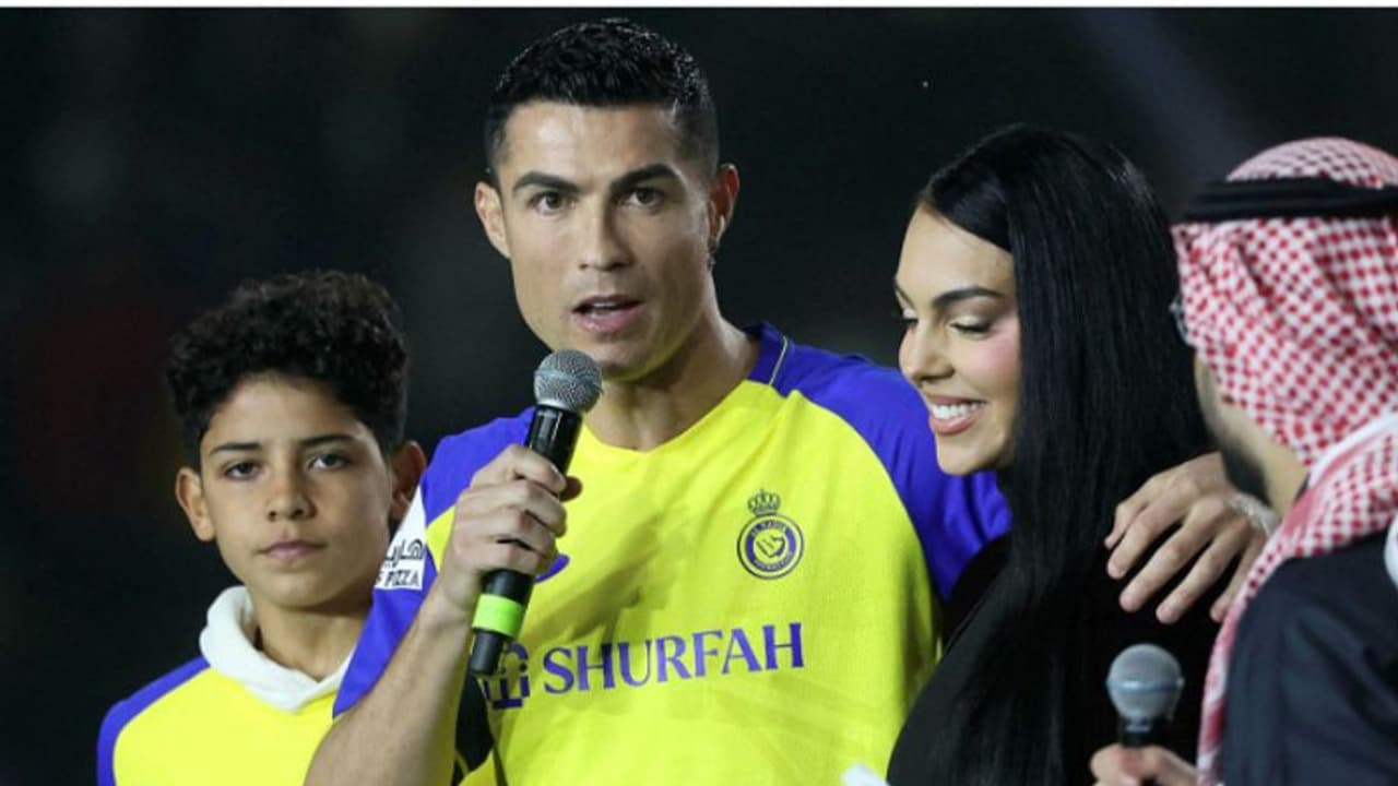 റൊണാൾഡോ ഈ മാസം 19ന് റിയാദിൽ മെസിക്കും എംബാപ്പക്കുമെതിരെ റൊണാൾഡോ ഈ മാസം 19ന് റിയാദിൽ മെസിക്കും എംബാപ്പക്കുമെതിരെ