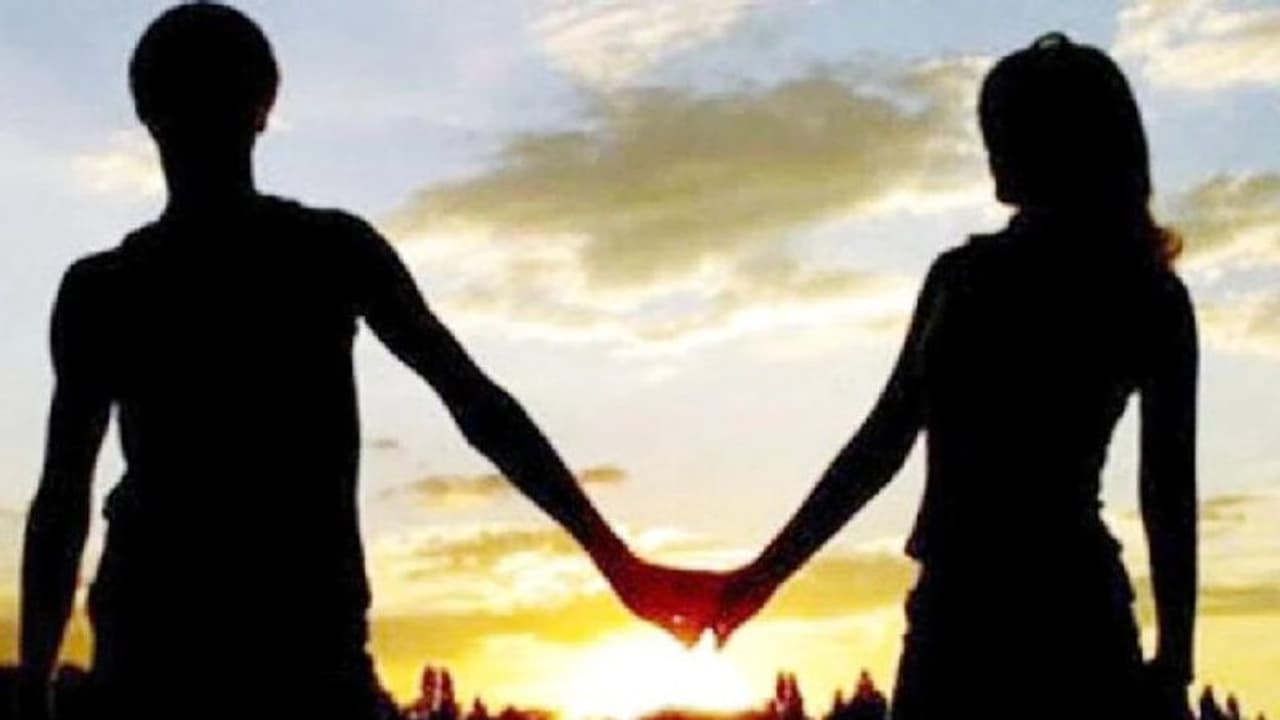 3 बच्चों को छोड़कर प्रेमी के साथ भाग गई पत्नी, लेकिन पति उसका भी गुरू निकला, ऐसा झटका दिया कि उड़ गए होश 3 बच्चों को छोड़कर प्रेमी के साथ भाग गई पत्नी, लेकिन पति उसका भी गुरू निकला, ऐसा झटका दिया कि उड़ गए होश