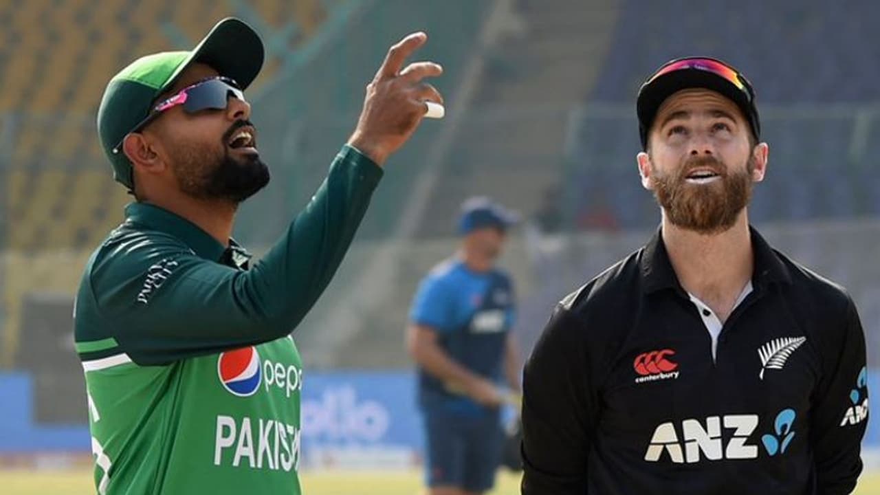 പാകിസ്ഥാനെതിരെ രണ്ടാം ഏകദിനത്തില് ന്യൂസിലന്ഡിന് ടോസ്; പരമ്പരയില് ഒപ്പമെത്താന് കിവീസ് പാകിസ്ഥാനെതിരെ രണ്ടാം ഏകദിനത്തില് ന്യൂസിലന്ഡിന് ടോസ്; പരമ്പരയില് ഒപ്പമെത്താന് കിവീസ്