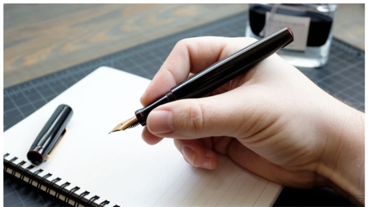 'നിന്നെ മിസ് ചെയ്യും'; എട്ടാം ക്ലാസ് വിദ്യാർത്ഥിനിക്ക് പ്രണയ ലേഖനം നൽകി 47കാരനായ അധ്യാപകൻ; കേസെടുത്ത് പൊലീസ് 'നിന്നെ മിസ് ചെയ്യും'; എട്ടാം ക്ലാസ് വിദ്യാർത്ഥിനിക്ക് പ്രണയ ലേഖനം നൽകി 47കാരനായ അധ്യാപകൻ; കേസെടുത്ത് പൊലീസ്