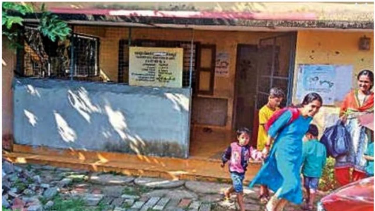 അങ്കണവാടിക്ക് സമീപം സെപ്ടിക് ടാങ്കിനായി എടുത്ത കുഴി മൂടിയില്ല; രക്ഷിതാക്കള്‍ ആശങ്കയില്‍