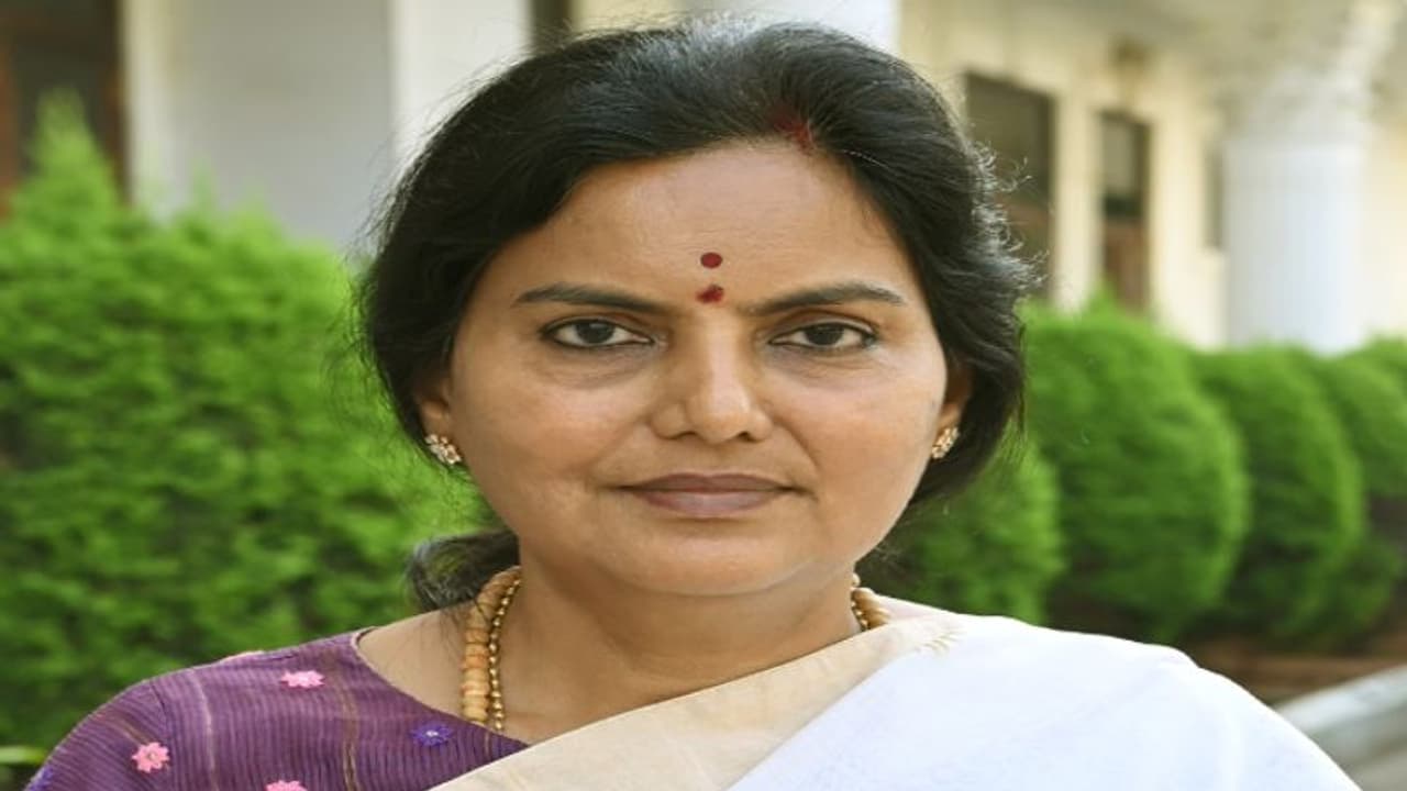 తెలంగాణ తొలి మహిళా చీఫ్ సెక్రటరీగా బాధ్యతలు తీసుకోవడం సంతోషంగా ఉంది: శాంతి కుమారి