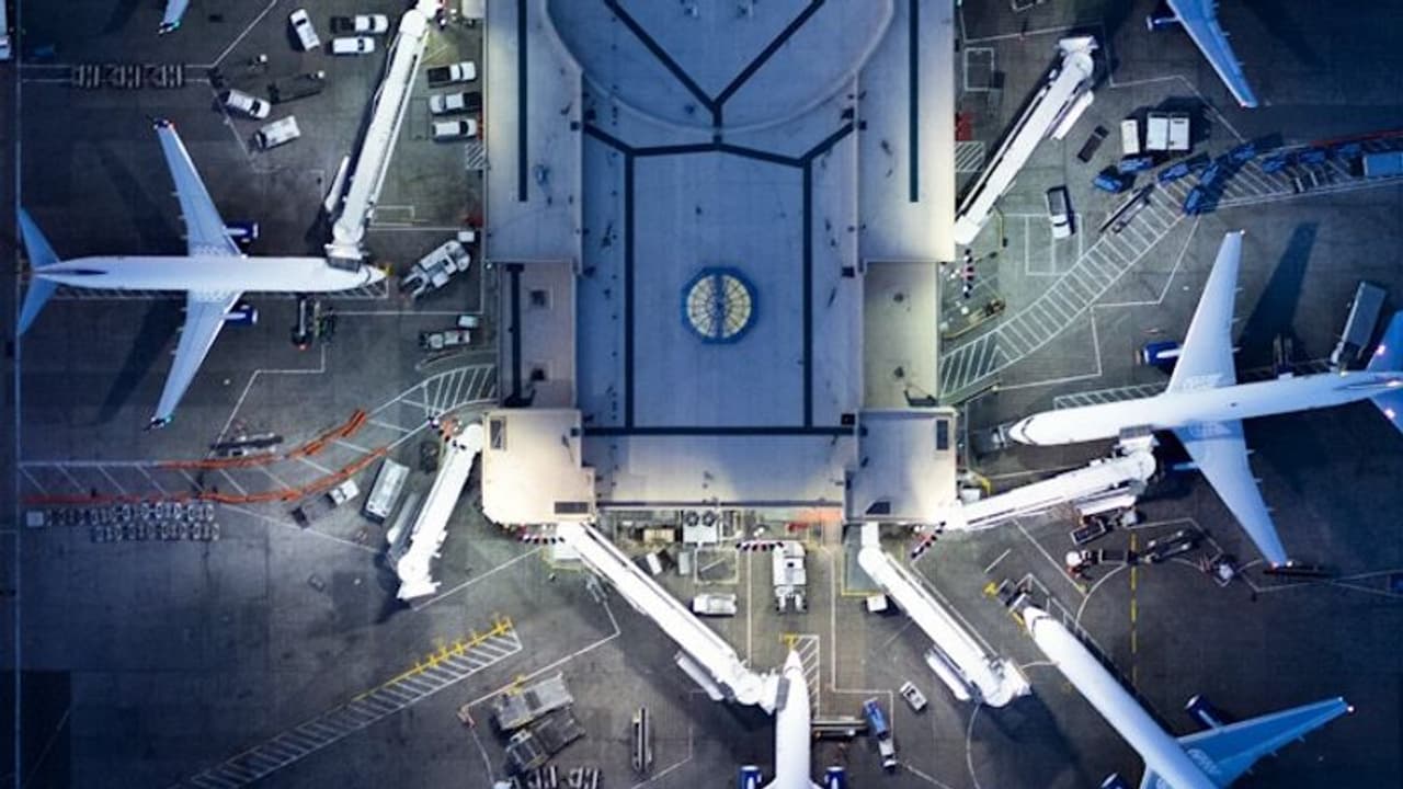 Hundreds of flights delayed across US after FAA technical failure 