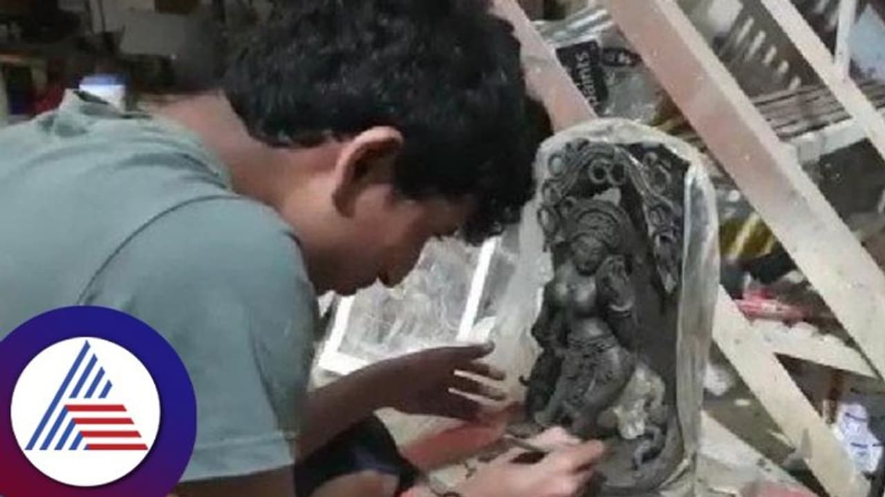 National Youth Day 2023: ಪ್ರಧಾನಿ ಮೋದಿಗಾಗಿ ವಿಶೇಷ ಕಲಾಕೃತಿ ತಯಾರಿಸಿದ ಧಾರವಾಡದ ಯುವ ಕಲಾವಿದ National Youth Day 2023: ಪ್ರಧಾನಿ ಮೋದಿಗಾಗಿ ವಿಶೇಷ ಕಲಾಕೃತಿ ತಯಾರಿಸಿದ ಧಾರವಾಡದ ಯುವ ಕಲಾವಿದ