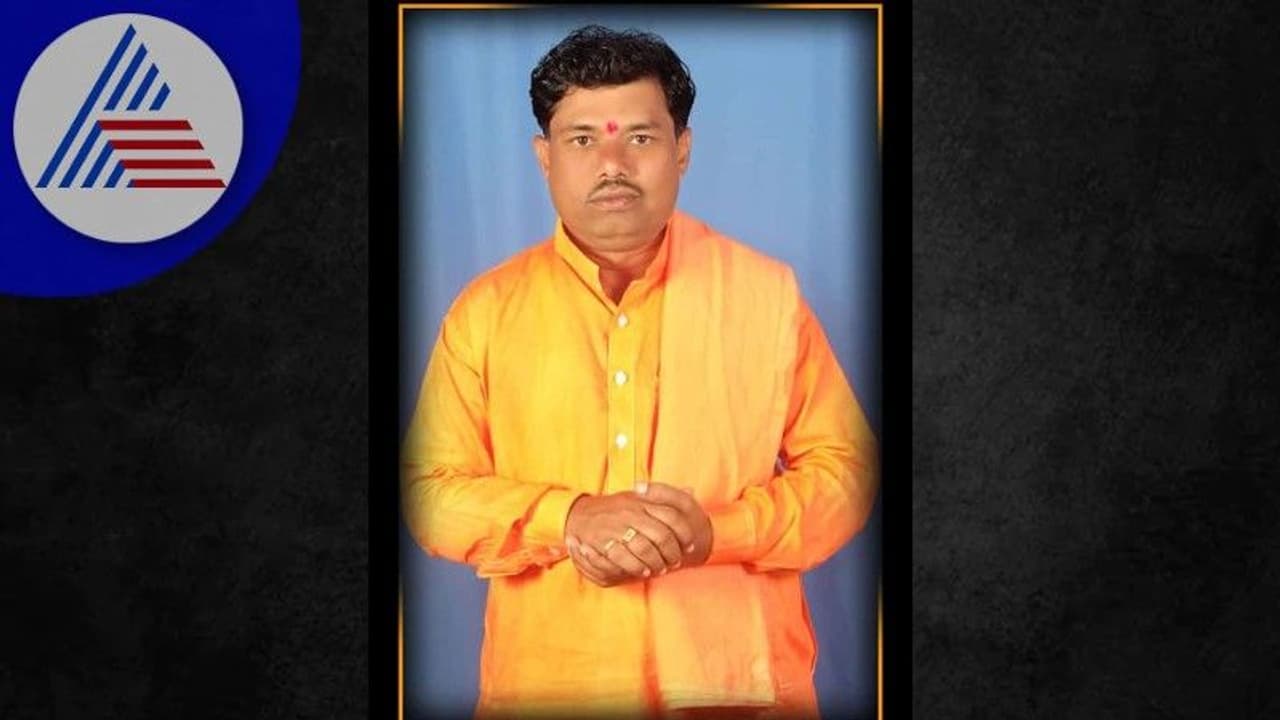 Yadgir: ರೈಲ್ವೆ ನಿಲ್ದಾಣದಲ್ಲೇ ಹೃದಯಾಘಾತ: ದೋಹನಹಳ್ಳಿ ಶ್ರೀಗಳ ಸಾವು Yadgir: ರೈಲ್ವೆ ನಿಲ್ದಾಣದಲ್ಲೇ ಹೃದಯಾಘಾತ: ದೋಹನಹಳ್ಳಿ ಶ್ರೀಗಳ ಸಾವು