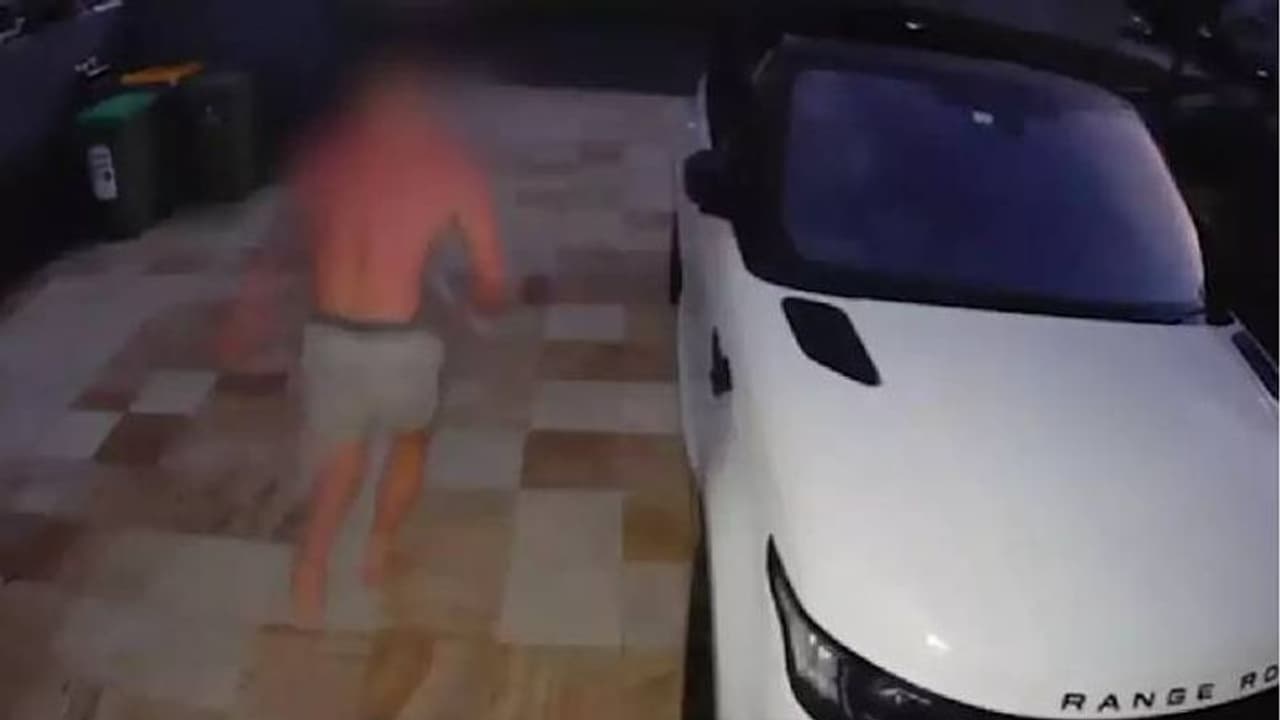 മോഷ്ടിക്കാൻ കയറിയത് ബോക്സറുടെ വീട്ടിൽ, കണക്കിന് കിട്ടി, ഓടിരക്ഷപ്പെടാൻ ശ്രമിച്ച് യുവാക്കൾ