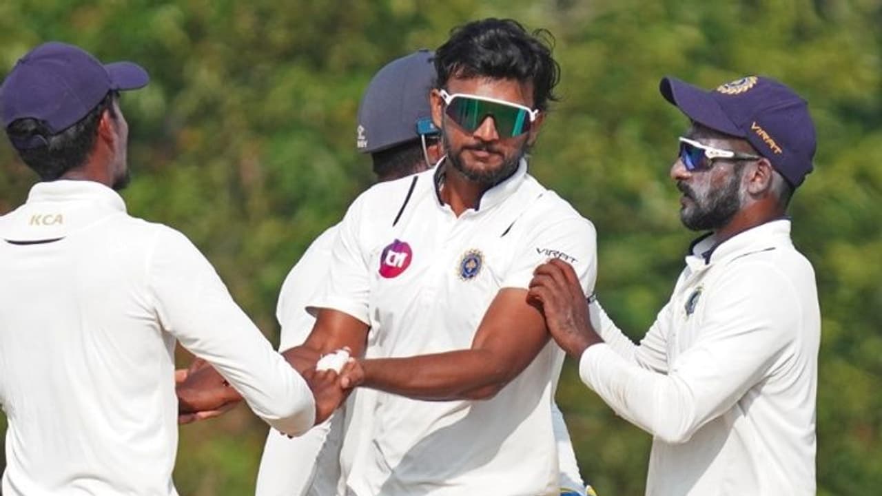 ജലജ് സക്‌സേനയ്ക്ക് എട്ട് വിക്കറ്റ്; സര്‍വീസസിനെ എട്ട് നിലയില്‍ പൊട്ടിച്ച് കേരളം, 204 റണ്‍സ് ജയം 