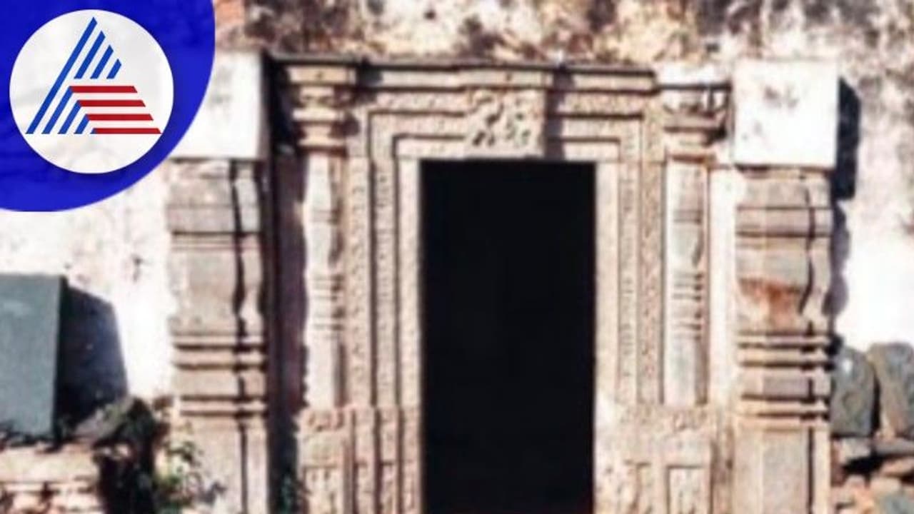 Crime News: ನಿಧಿ ಆಸೆಗಾಗಿ ಐತಿಹಾಸಿಕ ಸಿದ್ದೇಶ್ವರ ದೇಗುಲ ಅಗೆದ ಕಳ್ಳರು! Crime News: ನಿಧಿ ಆಸೆಗಾಗಿ ಐತಿಹಾಸಿಕ ಸಿದ್ದೇಶ್ವರ ದೇಗುಲ ಅಗೆದ ಕಳ್ಳರು!