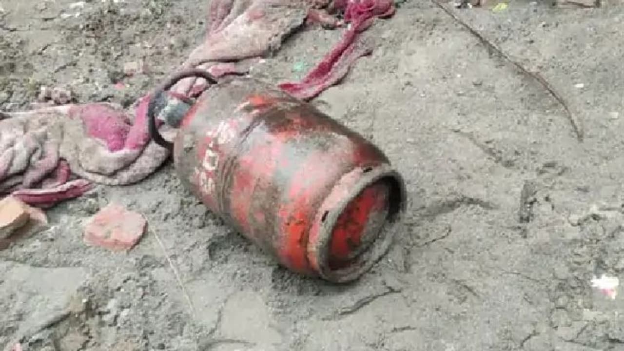 ಹುಬ್ಬಳ್ಳಿ ಸಿಲಿಂಡರ್ ಸ್ಫೋಟ: ಪುತ್ರನಿಗೆ ತಿಳಿದಿಲ್ಲ ಅಪ್ಪನ ಸಾವು!