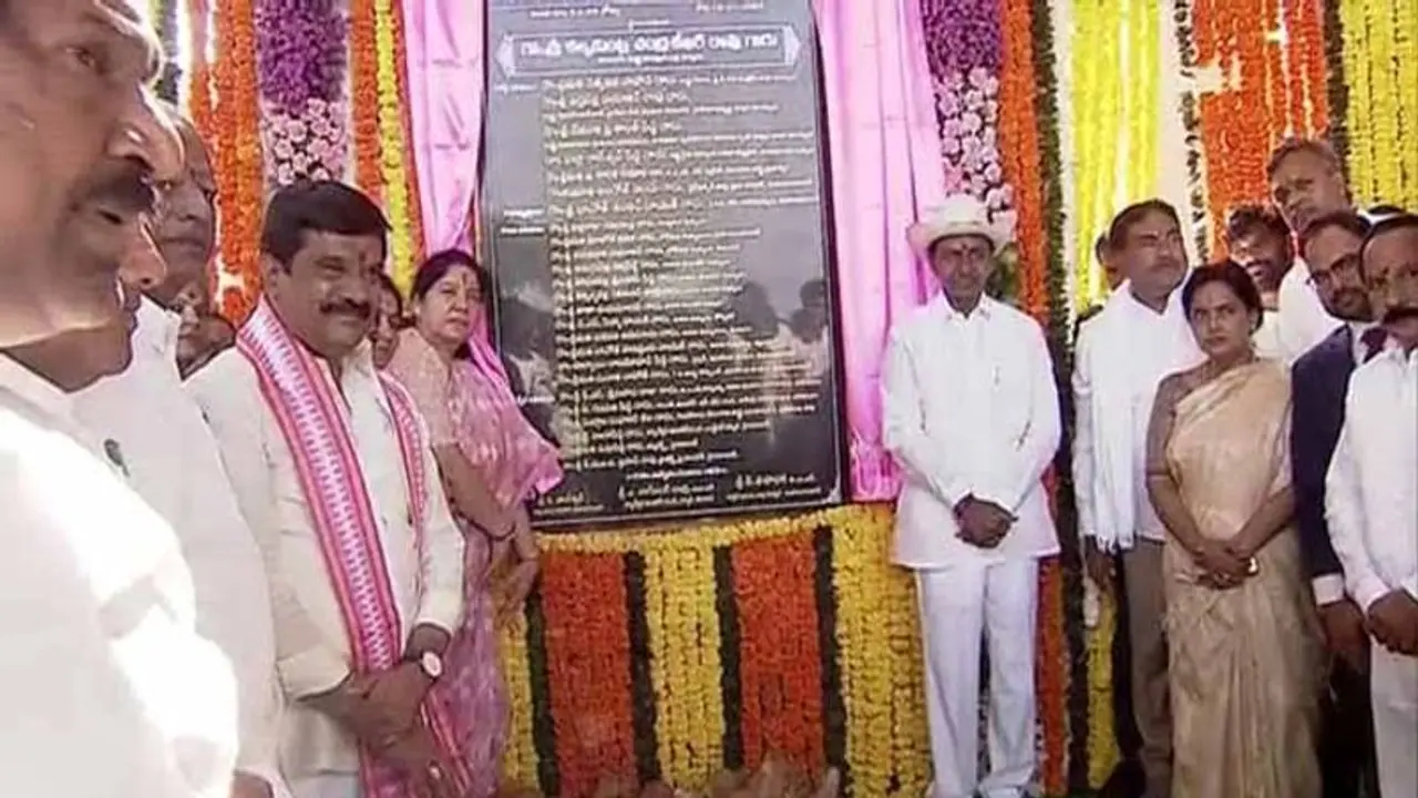 మత,కులపిచ్చితో ప్రజలను విడదీస్తే దేశం మరో ఆఫ్థనిస్తాన్ కానుంది: మహబూబాద్ లో కేసీఆర్ 