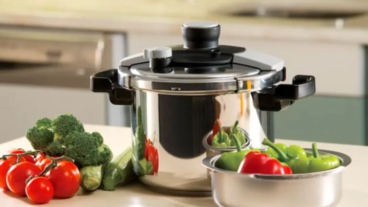 കുക്കറിനുള്ളിലെ കറകൾ നീക്കം ചെയ്യാം; പരീക്ഷിക്കാം ഈ അഞ്ച് ടിപ്സ്... കുക്കറിനുള്ളിലെ കറകൾ നീക്കം ചെയ്യാം; പരീക്ഷിക്കാം ഈ അഞ്ച് ടിപ്സ്...