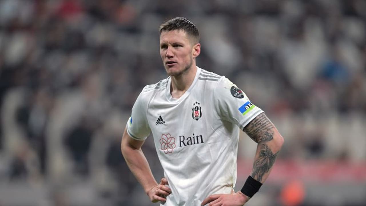 Wout Weghorst set to undergo Manchester United medical ahead of loan move from Burnley Reports