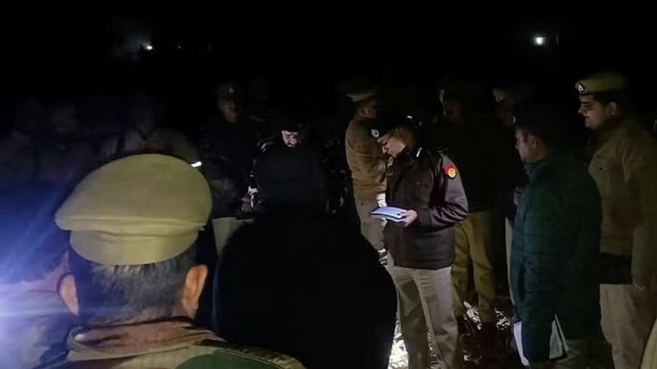 बरेली ट्रिपल मर्डर: विधायकी का चुनाव लड़ चुका है सुरेश प्रधान, हिस्ट्रीशीटर घोषित होने के बाद बदला था ठिकाना बरेली ट्रिपल मर्डर: विधायकी का चुनाव लड़ चुका है सुरेश प्रधान, हिस्ट्रीशीटर घोषित होने के बाद बदला था ठिकाना