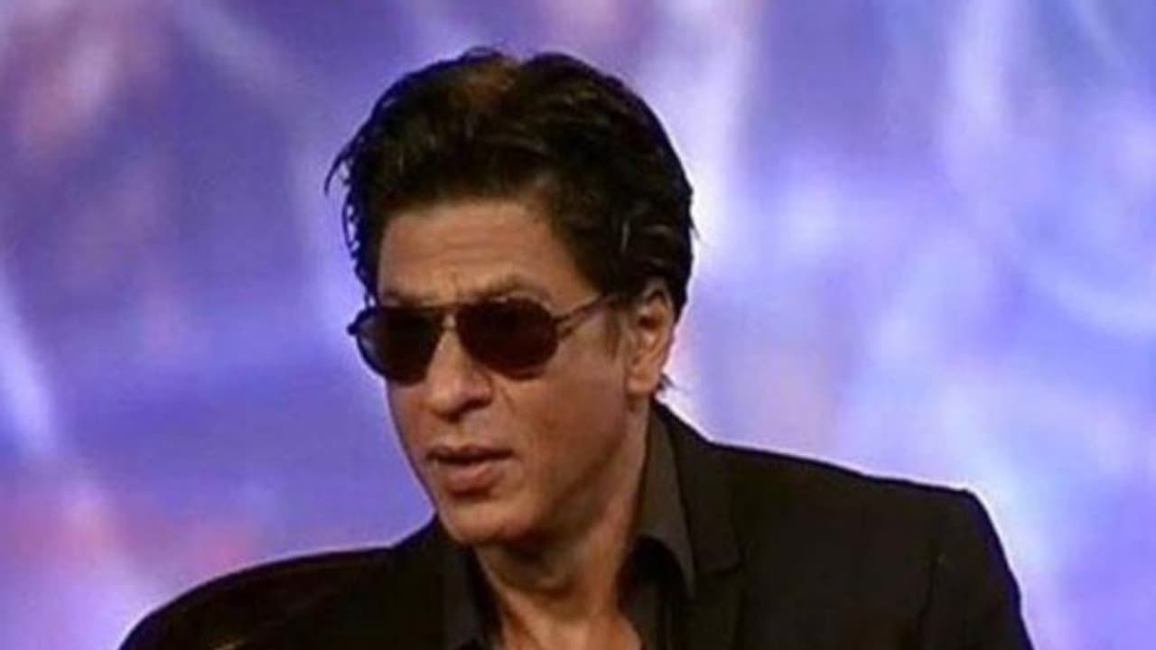 ആദ്യത്തെ ഗേള് ഫ്രണ്ട് ആര്?, ചോദ്യങ്ങളോട് പ്രതികരിച്ച് ഷാരൂഖ് ആദ്യത്തെ ഗേള് ഫ്രണ്ട് ആര്?, ചോദ്യങ്ങളോട് പ്രതികരിച്ച് ഷാരൂഖ്