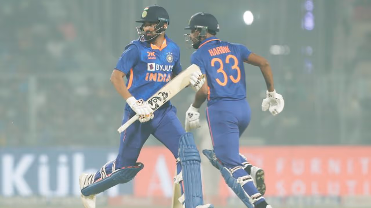 നങ്കൂരമിട്ട് കെ എല്‍ രാഹുല്‍; കൊല്‍ക്കത്തയില്‍ ജയം നാല് വിക്കറ്റിന്; ലങ്കയ്‌ക്കെതിരായ ഏകദിന പരമ്പര ഇന്ത്യക്ക്