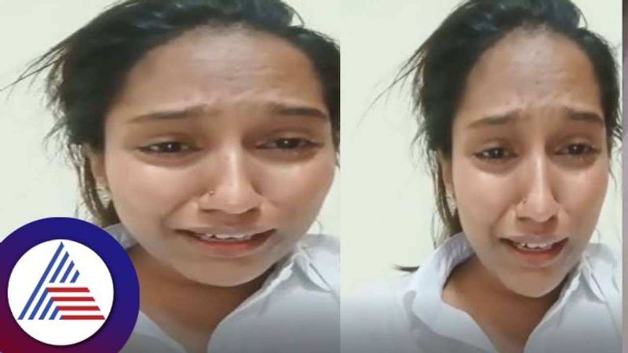 Bengaluru: ಬಿಬಿಎಂಪಿಯ ಕನ್ನಡತಿ ವೈದ್ಯೆಯ ಮೇಲೆ ಮಲೆಯಾಳಿ ಯುವತಿಯ ಹಲ್ಲೆ: ಕನ್ನಡಕ್ಕೆ ಅಪಮಾನ Bengaluru: ಬಿಬಿಎಂಪಿಯ ಕನ್ನಡತಿ ವೈದ್ಯೆಯ ಮೇಲೆ ಮಲೆಯಾಳಿ ಯುವತಿಯ ಹಲ್ಲೆ: ಕನ್ನಡಕ್ಕೆ ಅಪಮಾನ