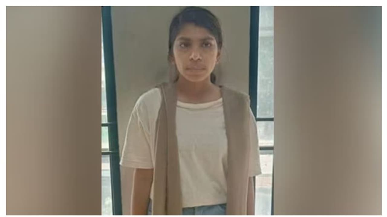 ആഢംബര ജീവിതത്തിന് പണം തികഞ്ഞില്ല, ഏവിയേഷൻ കോഴ്സ് പഠിക്കാനെത്തിയ യുവതി മയക്കുമരുന്ന് വിൽപനയിൽ അറസ്റ്റിൽ ആഢംബര ജീവിതത്തിന് പണം തികഞ്ഞില്ല, ഏവിയേഷൻ കോഴ്സ് പഠിക്കാനെത്തിയ യുവതി മയക്കുമരുന്ന് വിൽപനയിൽ അറസ്റ്റിൽ