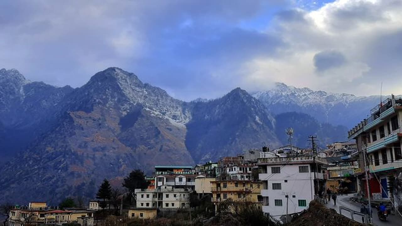 ஜோஷிமத் பகுதியில் புதிய கட்டிடங்களுக்குத் தடை விதிக்கப்படுமா? எட்டு முக்கிய ஆய்வு நிறுவனங்கள் பரிந்துரை ஜோஷிமத் பகுதியில் புதிய கட்டிடங்களுக்குத் தடை விதிக்கப்படுமா? எட்டு முக்கிய ஆய்வு நிறுவனங்கள் பரிந்துரை