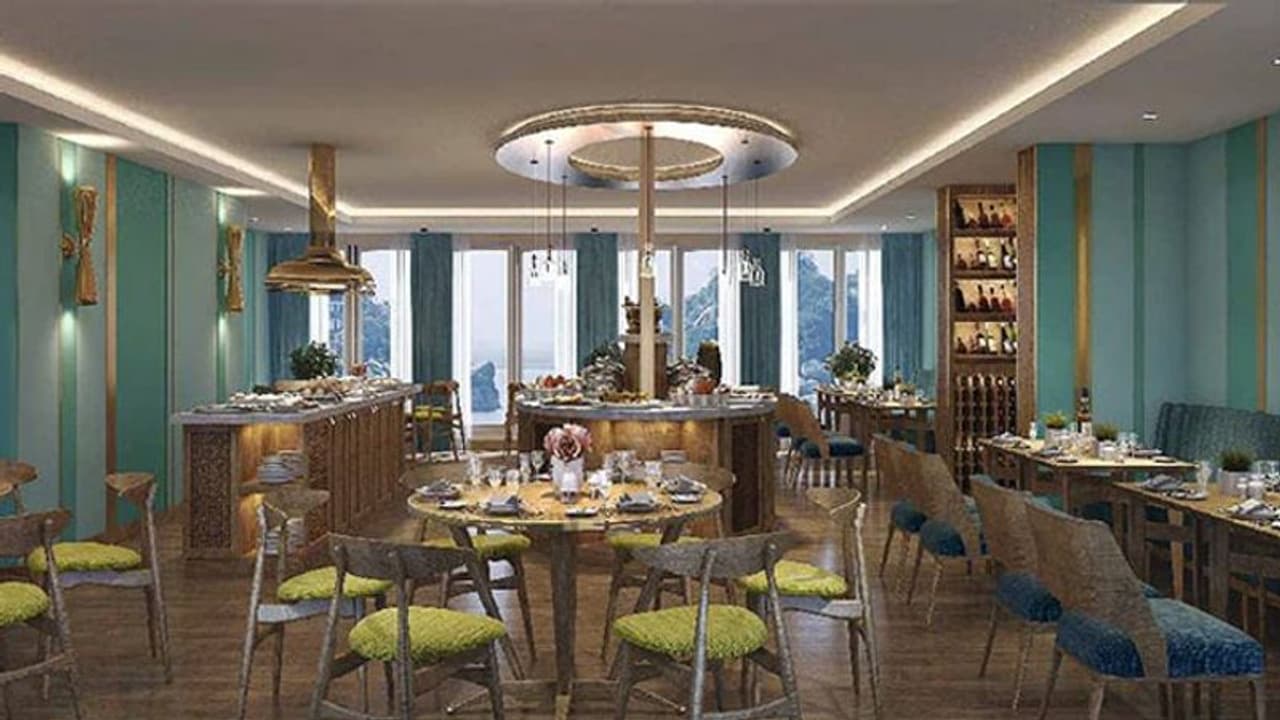 పవిత్రమైన గంగా నదిపై క్రూయిజ్ పేరుతో బార్ నడిపిస్తున్నారు: బీజేపీ పై అఖిలేశ్ యాదవ్ తీవ్ర విమర్శలు