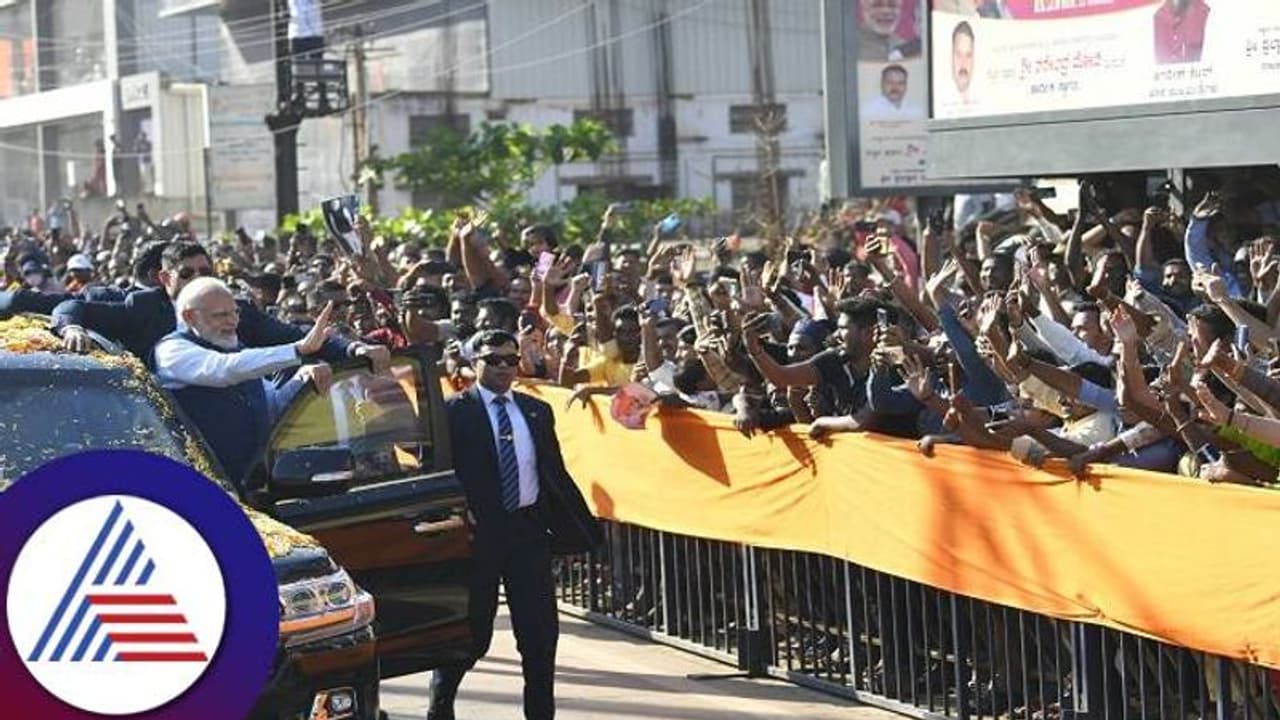 ಹುಬ್ಬಳ್ಳಿ: ಮೋದಿಗೆ ಹಾರಹಾಕಲು ಓಡಿದ 10ರ ಬಾಲಕ, ಭದ್ರತಾ ಲೋಪ?