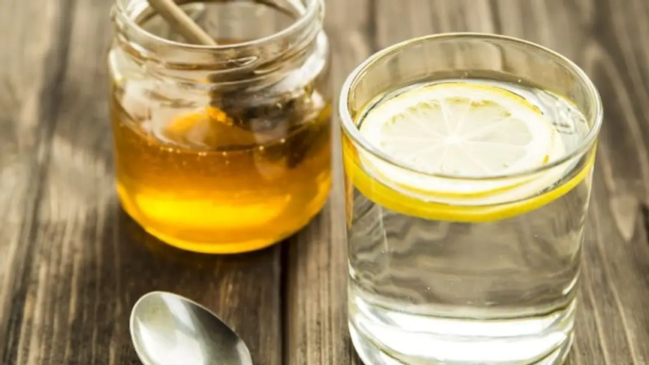 രാവിലെ എഴുന്നേറ്റയുടൻ എളുപ്പത്തിലുണ്ടാക്കി കുടിക്കാവുന്നൊരു 'ഹെല്ത്തി' പാനീയം... രാവിലെ എഴുന്നേറ്റയുടൻ എളുപ്പത്തിലുണ്ടാക്കി കുടിക്കാവുന്നൊരു 'ഹെല്ത്തി' പാനീയം...