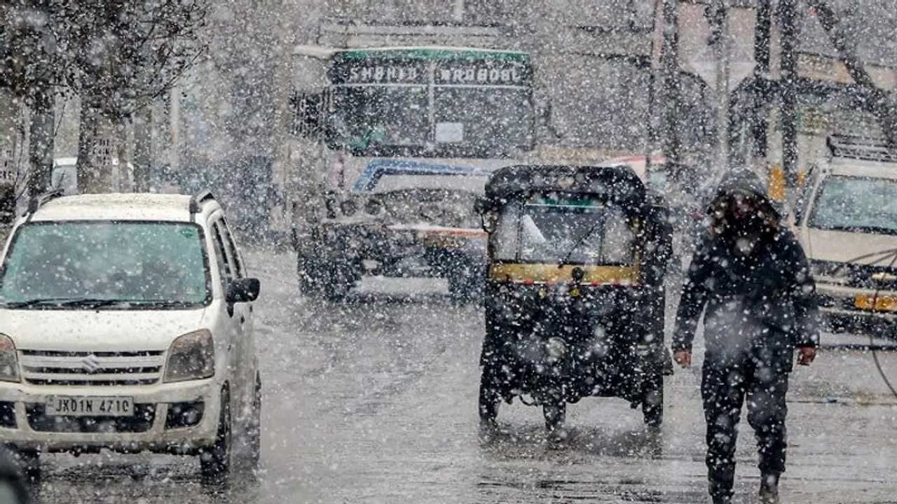 జోషిమ‌ఠ్ లో ప‌గుళ్ల సంక్షోభం మ‌ధ్య భారీగా కురుస్తున్న మంచు.. వ‌ర్షంప‌డే అవ‌కాశ‌ముంద‌న్న ఐఎండీ 