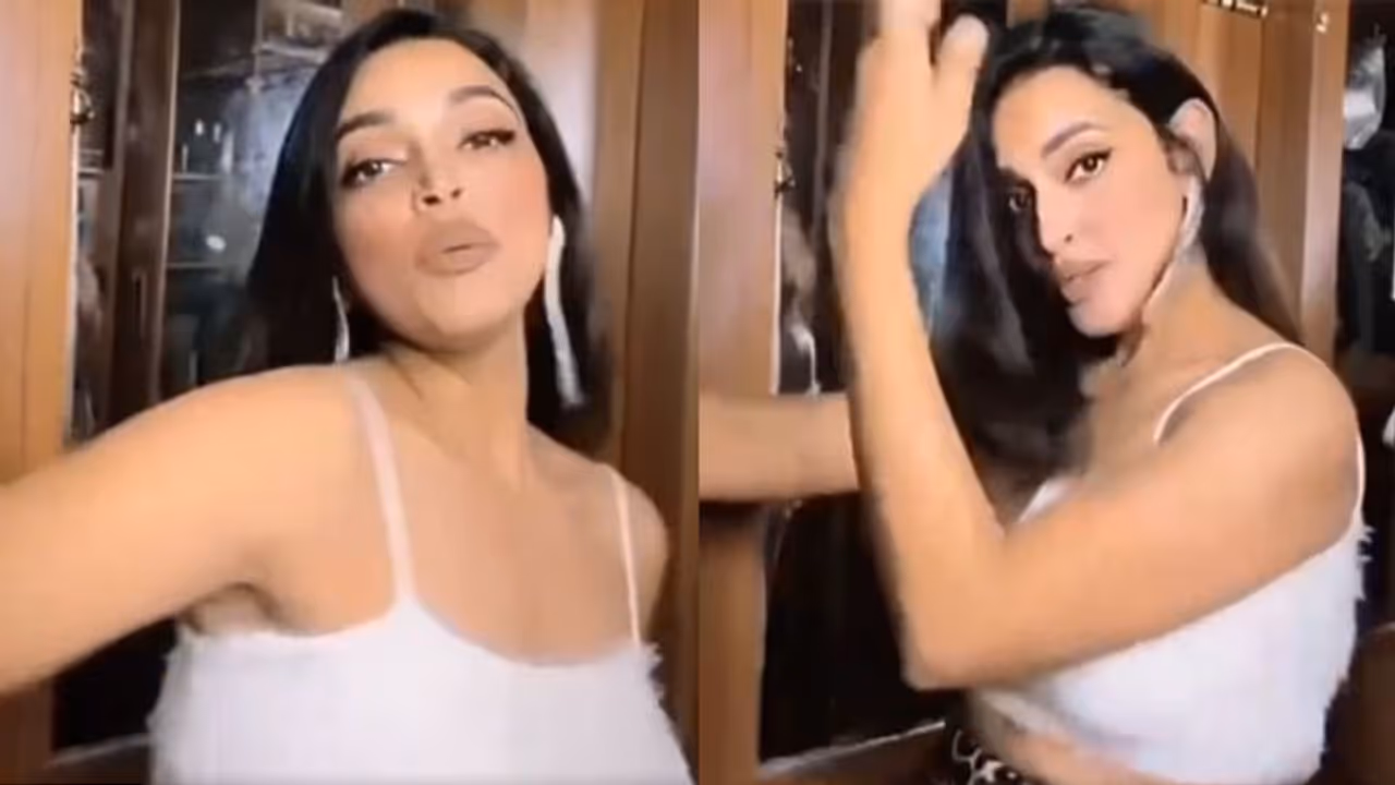 दीपिका के बाद अब हमशक्ल ने दिखाया बेशरम रंग, वीडियो देख एक बोला रातभर गुनगुने पानी में भिगोने के बाद दीपिका के बाद अब हमशक्ल ने दिखाया बेशरम रंग, वीडियो देख एक बोला रातभर गुनगुने पानी में भिगोने के बाद