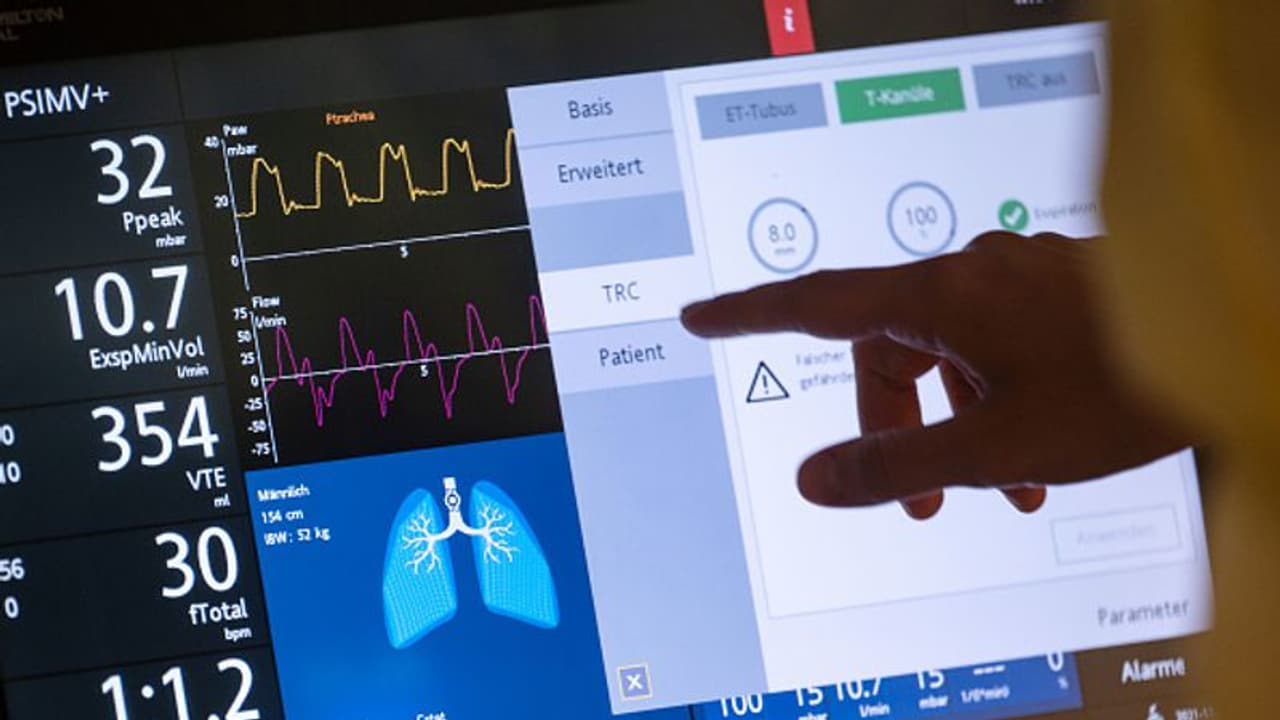 വെന്റിലേറ്റര്‍ ശബ്ദം ഇഷ്ടപ്പെട്ടില്ല; കൊവിഡ് വാര്‍ഡിലെ വെന്റിലേറ്റര്‍ ഓഫ് ചെയ്ത 73 കാരി അറസ്റ്റില്‍! 