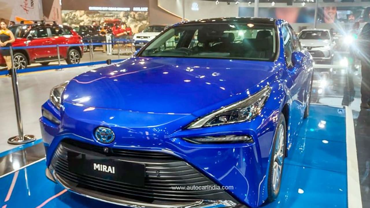 ടൊയോട്ട മിറായി എഫ്സിഇവി ഓട്ടോ എക്സ്പോയില് ടൊയോട്ട മിറായി എഫ്സിഇവി ഓട്ടോ എക്സ്പോയില്