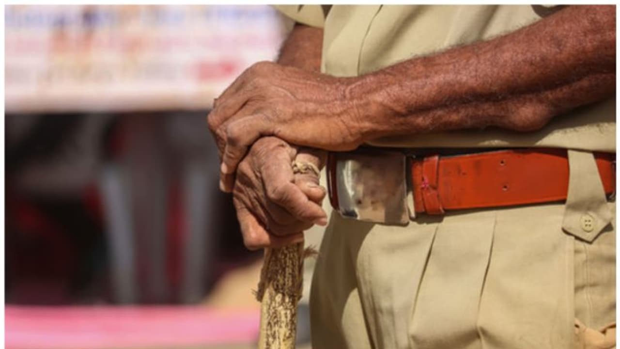 గర్ల్ ఫ్రెండ్‌ను ఇంప్రెస్ చేయడానికి ఖరీదైన బైక్‌ల చోరీ.. 13 వెహికిల్స్ రికవరీ చేసుకున్న పోలీసులు