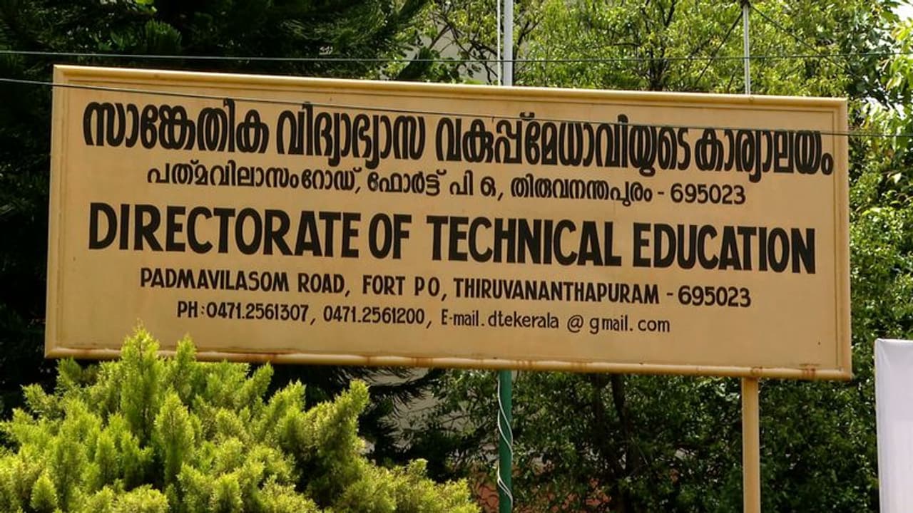 'ലാബ് പഠനത്തിന്റെ മറവിൽ ടെക്നിക്കൽ വിദ്യാലയങ്ങളിൽ ആയുധ നിർമ്മാണം'; പൊലീസ് റിപ്പോര്ട്ട്, നിരീക്ഷണം 'ലാബ് പഠനത്തിന്റെ മറവിൽ ടെക്നിക്കൽ വിദ്യാലയങ്ങളിൽ ആയുധ നിർമ്മാണം'; പൊലീസ് റിപ്പോര്ട്ട്, നിരീക്ഷണം