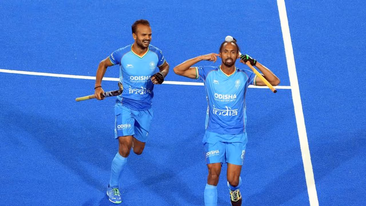 Hockey World Cup 2023: भारतीय हॉकी टीम को तगड़ा झटका, पहला मैच जिताने वाले हार्दिक सिंह हुए बाहर Hockey World Cup 2023: भारतीय हॉकी टीम को तगड़ा झटका, पहला मैच जिताने वाले हार्दिक सिंह हुए बाहर