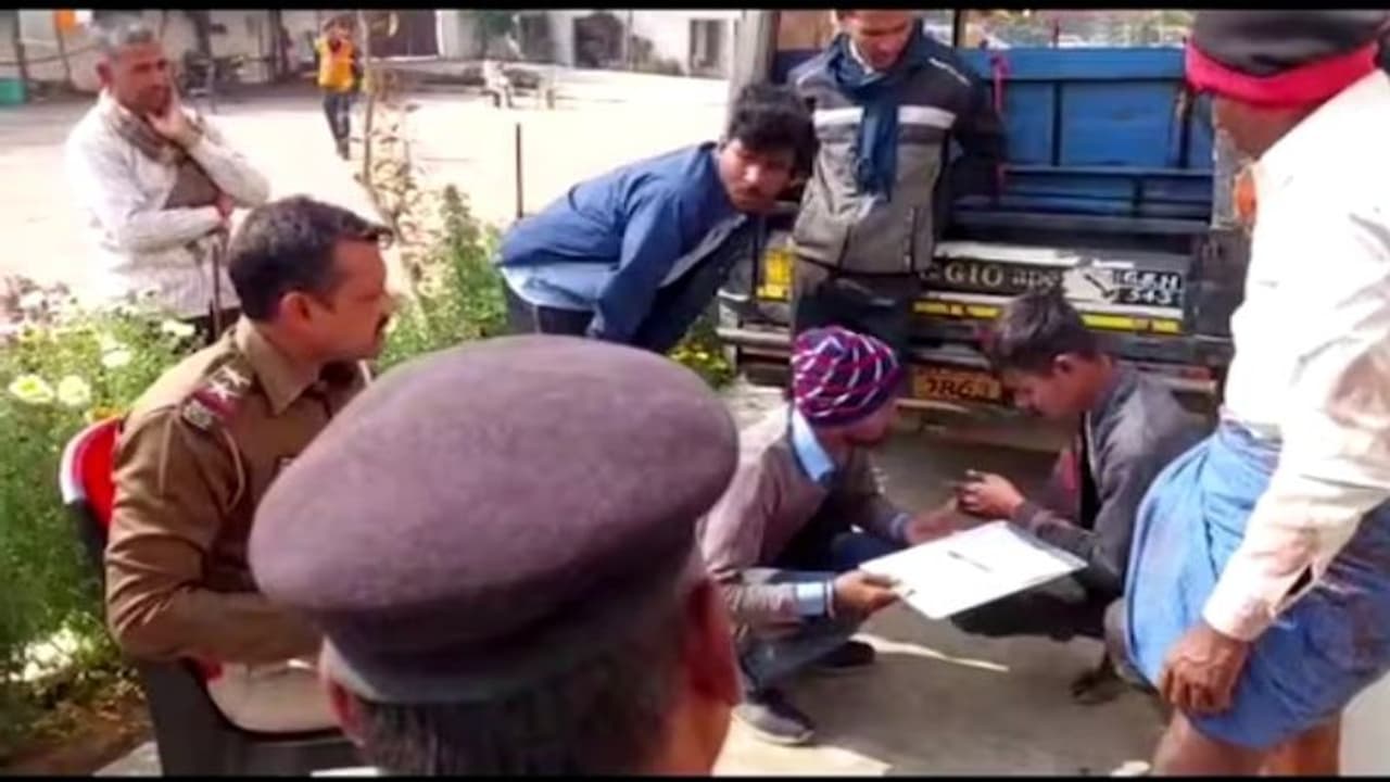 मां की डांट से नाराज नाबालिग ने खुद को मारी गोली, परिजनों में मचा कोहराम, मां बोली बेटे का मर्डर हुआ