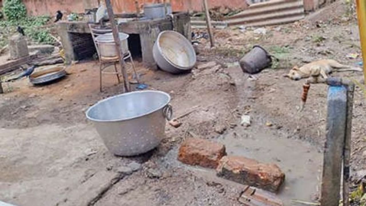  പാകം ചെയ്യുന്നിടത്ത് നായകളും പൂച്ചകളും കാക്കകളും, വൃത്തിഹീനം, വനിത ശിശു ആശുപത്രി കാന്റീൻ പൂട്ടിച്ചു