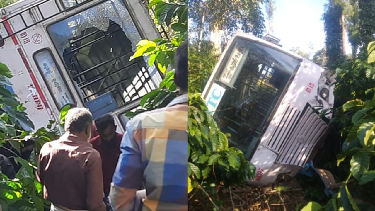 കെഎസ്ആര്ടിസി ബസ് 50 അടി താഴ്ചയിലേക്ക് മറിഞ്ഞു, ഒമ്പത് പേർക്ക് പരിക്കേറ്റു കെഎസ്ആര്ടിസി ബസ് 50 അടി താഴ്ചയിലേക്ക് മറിഞ്ഞു, ഒമ്പത് പേർക്ക് പരിക്കേറ്റു